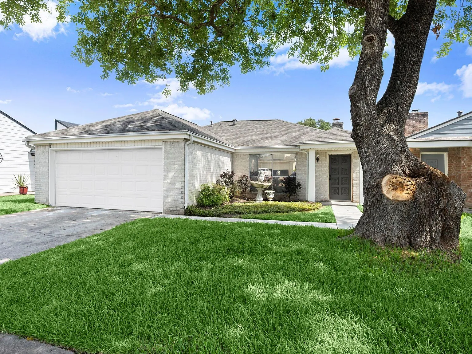 3 bed, 2.0 bath, 1900 sqft, $2,000 — Photo 2
