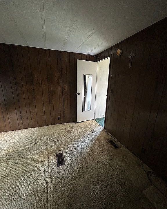 1st image of 33 Hampton Ln