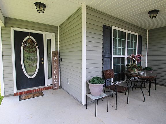 3rd image of 2720 Pineview Dr