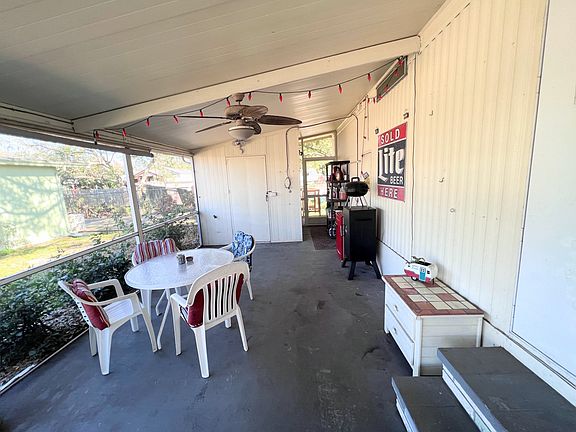 5th image of 3918 Voorne St