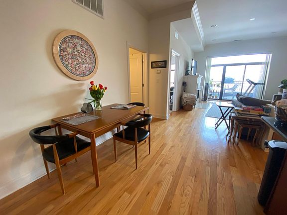 4th image of 4651 N Greenview Ave APT 206