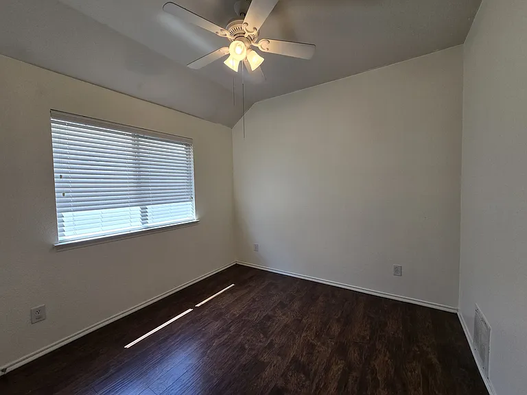 2410 Parkview Dr — Photo 16