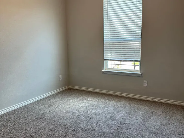 332 McLintock Rd — Photo 3