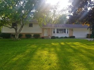 6157 N Willow Glen Ln, Glendale, WI 53209
