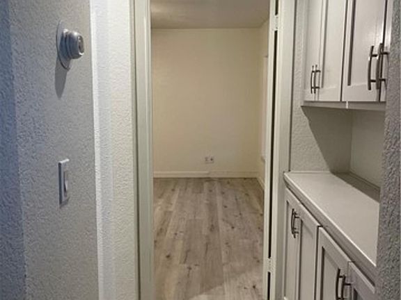 2nd image of 333 Greentree Rd #B