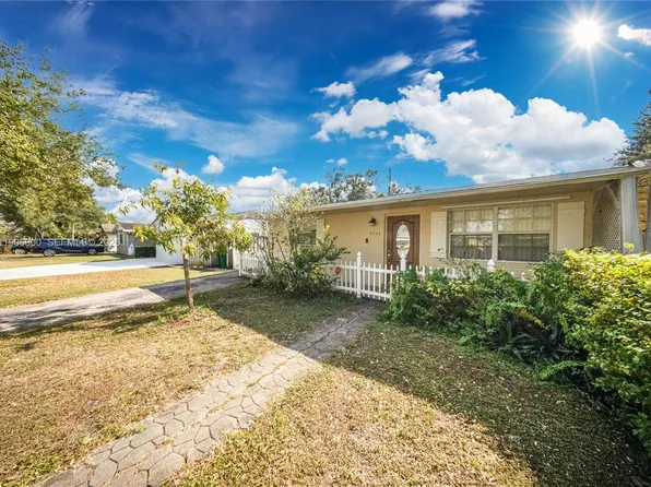 9426 SW 52nd St, Fort Lauderdale, FL 33328