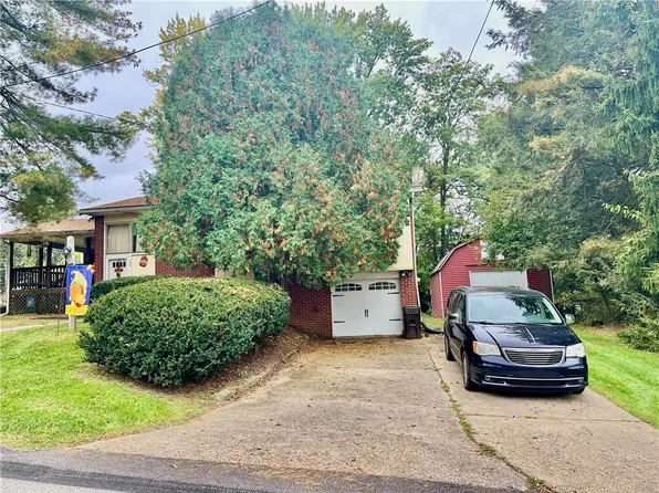 100 Surrey Dr, Delmont, PA 15626