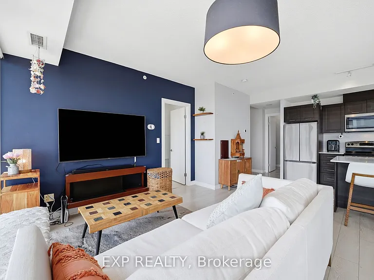 20 Bruyeres Mews #LPH07 — Photo 9