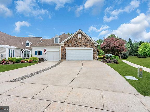 5th image of 173 Sparrow Dr