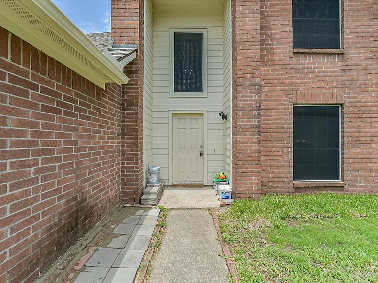7102 Calix Ln — Photo 5