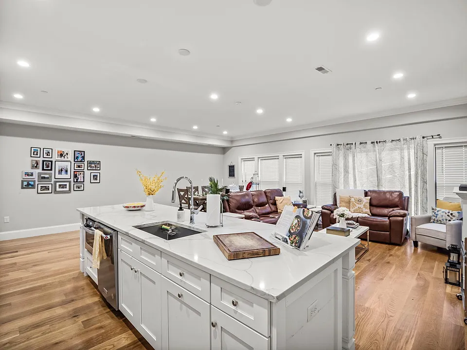 9 Ward St #202
