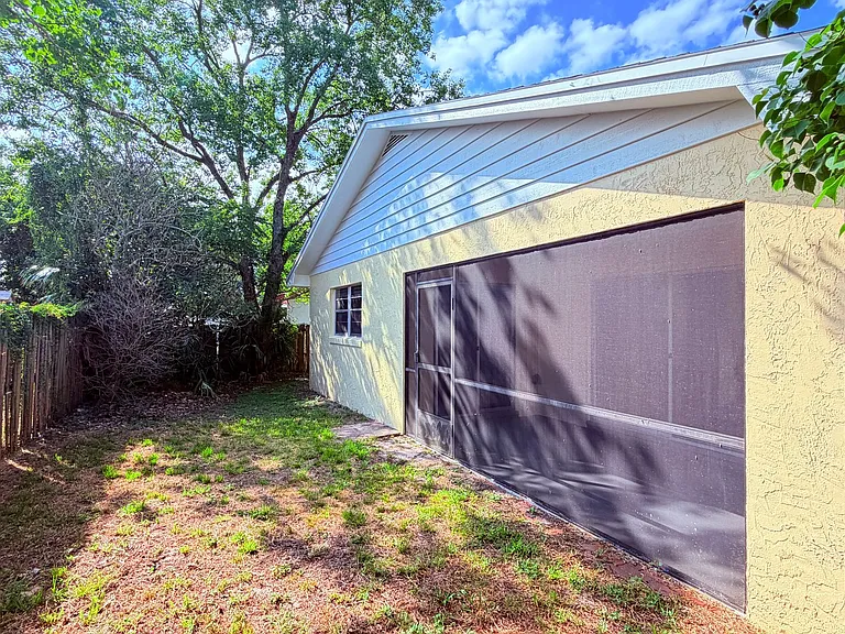 10609 Wyndcliff Dr — Photo 24