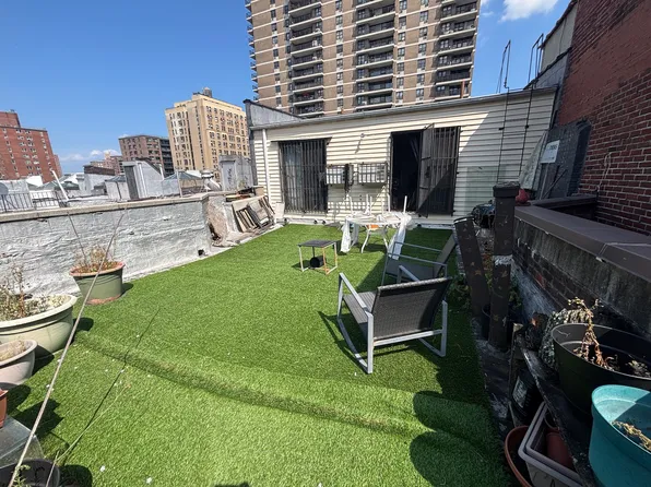 722 Amsterdam Avenue image 1 of 11