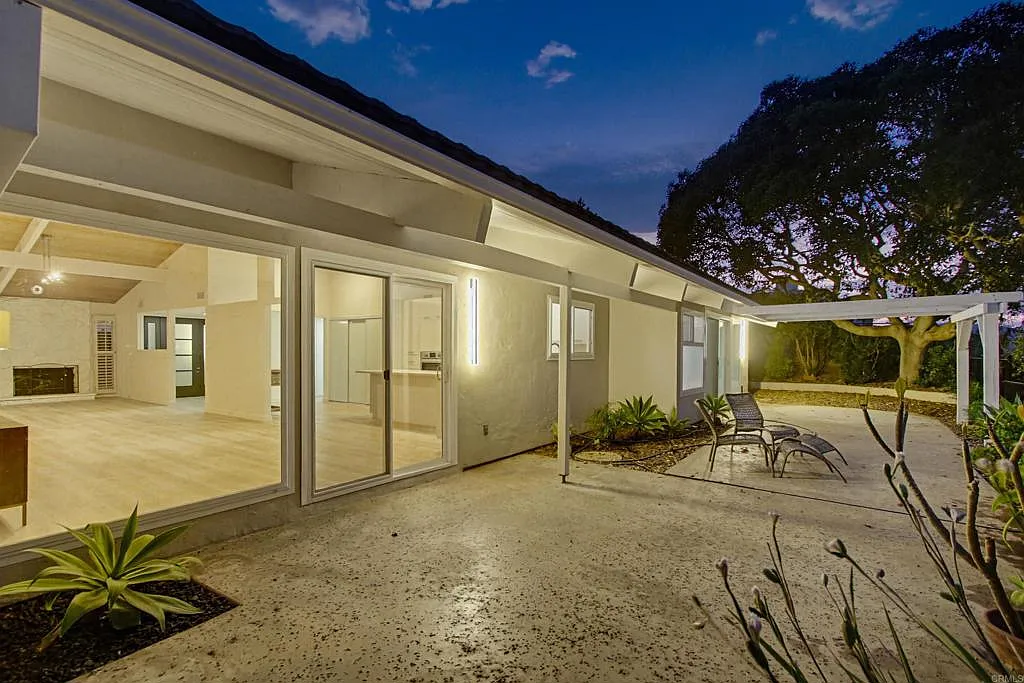 4 bed, 2.0 bath, 2008 sqft, $8,700 — Photo 3