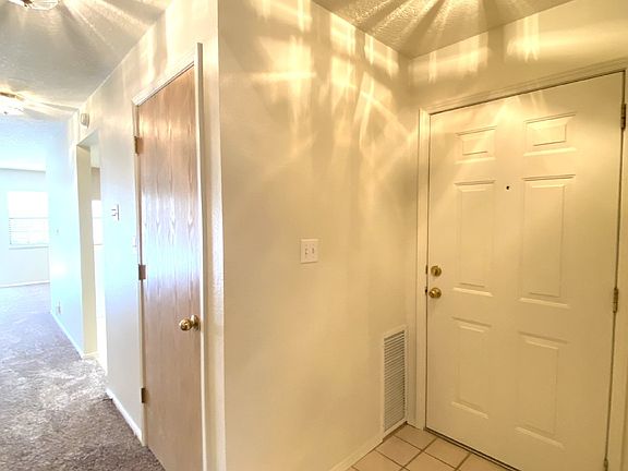 4th image of 805-2C Country Club Dr SE
