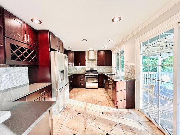 Spacious Kitchen with SS appliances