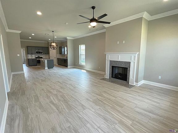 3rd image of 129 S Cypress Park Ln