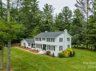 207 Newport Rd, Hendersonville, NC 28739