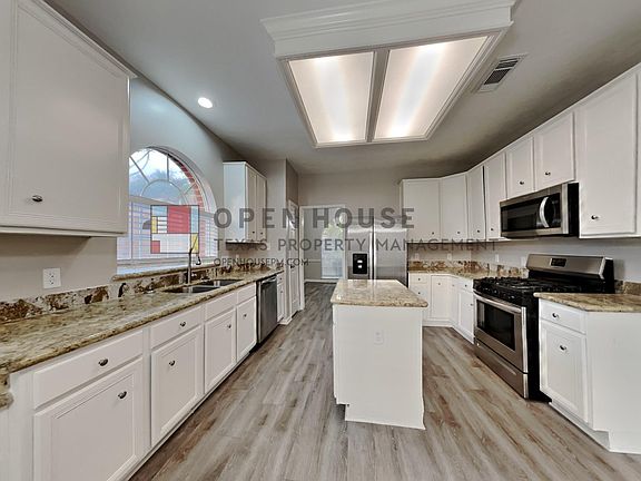 5th image of 3822 Pin Oak Dr S