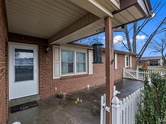 3rd image of 222 Oaklane Dr