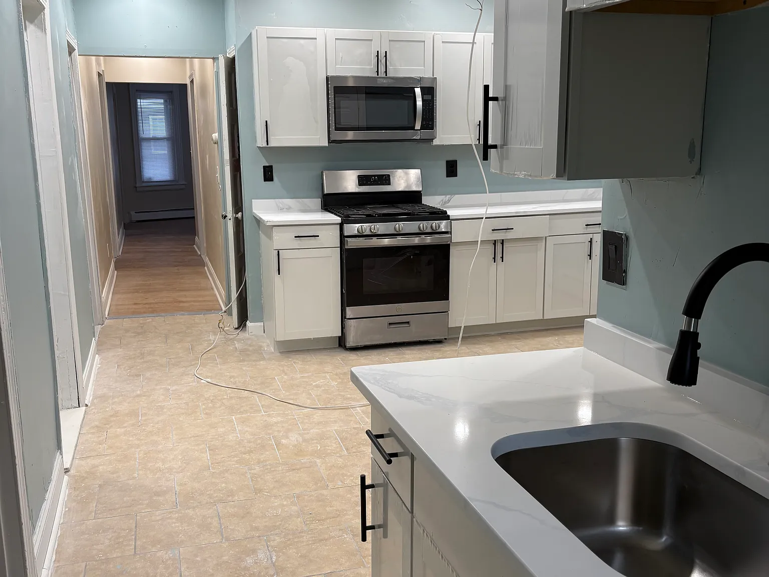 4 bed, 1200 sqft, $2,400 — Photo 2