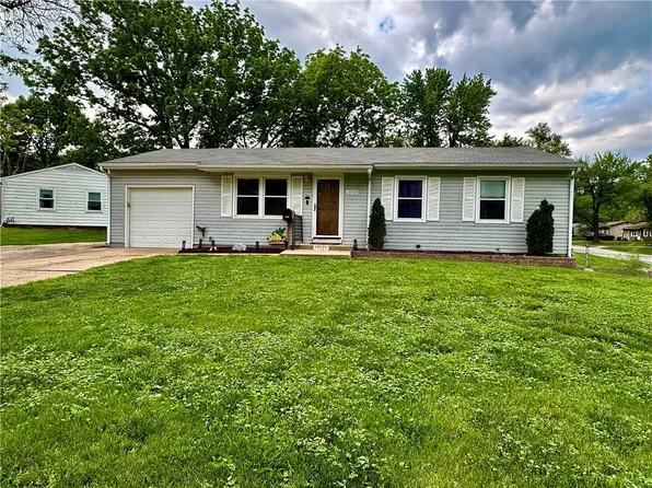 13712 12th St, Grandview, MO 64030