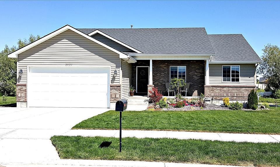 1st image of 3931 E Lakefield Ln