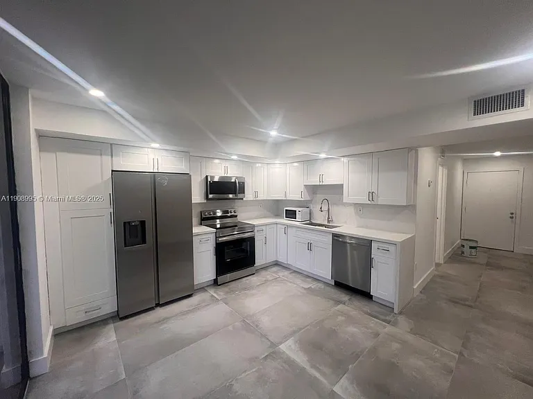 8600 SW 133rd Avenue Rd #319 — Photo 7