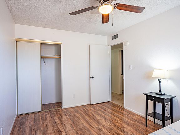 5th image of 2357 W El Moro Cir Room 5