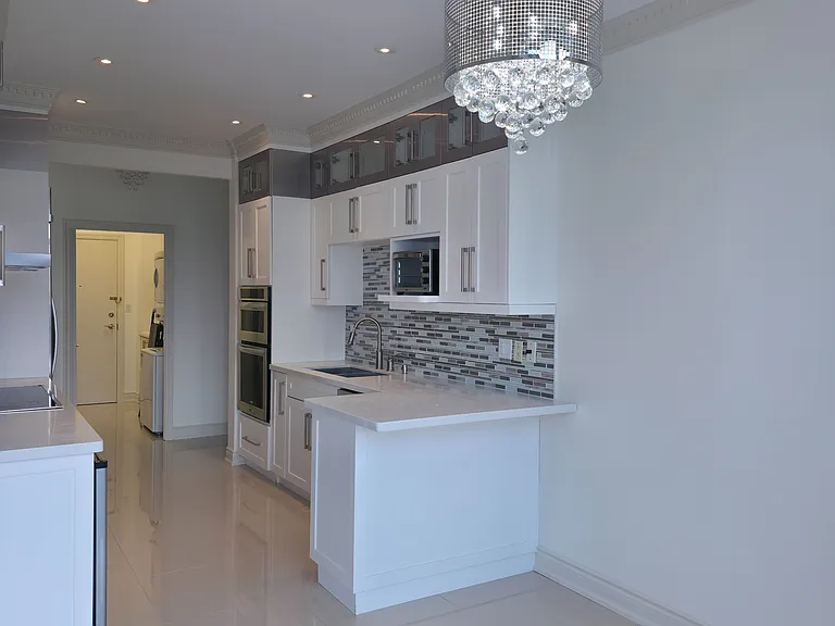 2111 Lake Shore Blvd W #Penthouse 18 — Photo 5