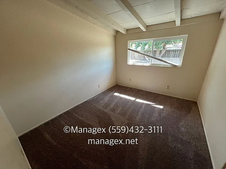 4256 N Millbrook Ave — Photo 14