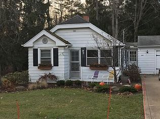 18658 Mount Pleasant Dr, Chagrin Falls, OH 44023