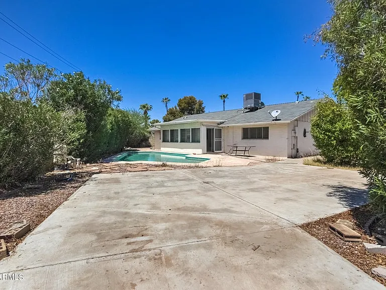 3933 S Pine St — Photo 14