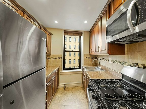 5th image of 7002 6th Ave APT D1