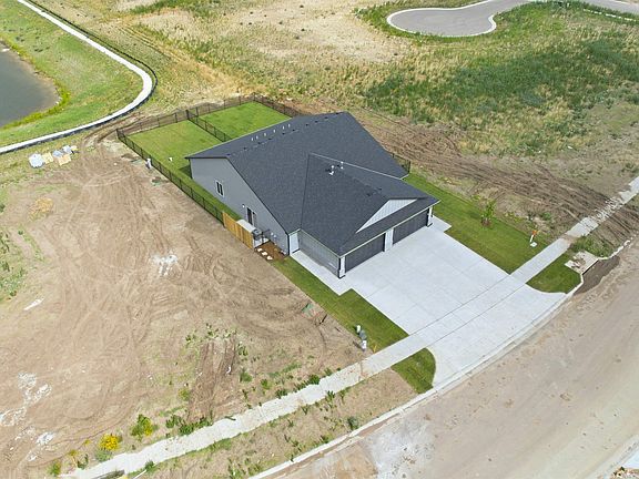 4th image of 231 N Mendocino Ct