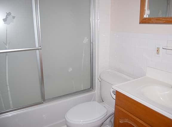 3rd image of 73 Grosvenor Ave #2
