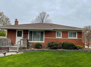 24245 Prairie Ln, Warren, MI 48089