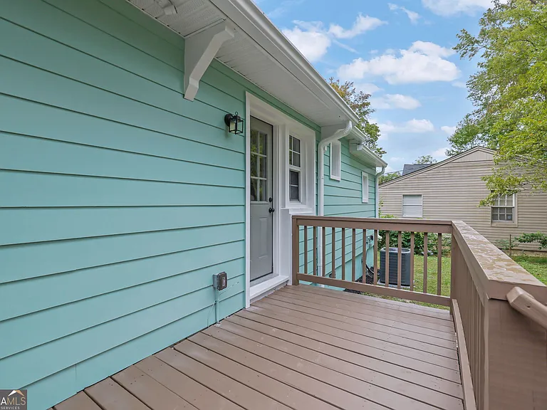 808 S Park Dr SE — Photo 2