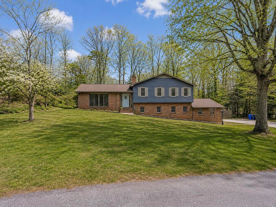 1st image of 6 Devonshire Ln