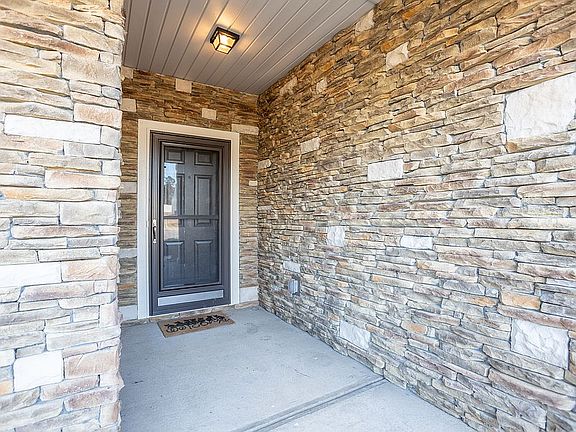 3rd image of 544 Dalkeith Ave