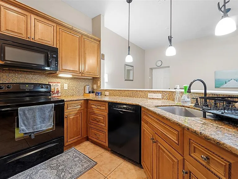 701 Mirror Lake Dr N #120 — Photo 10