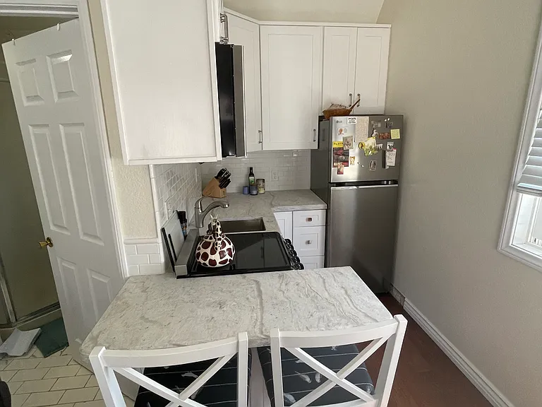 215 S Harwood St #A — Photo 8