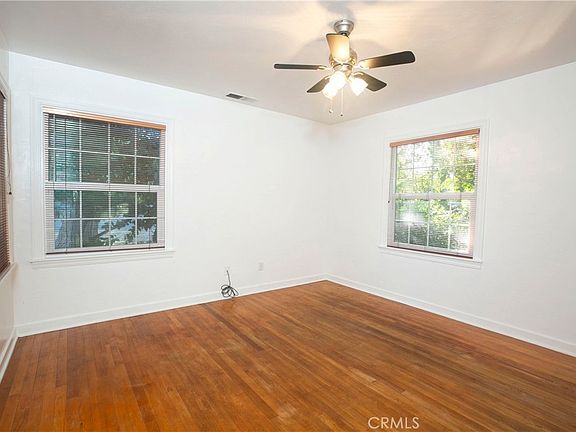 5th image of 913 Arbutus Ave
