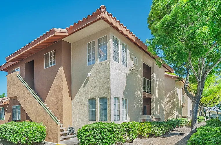Diamondhead Apartments — Photo 10