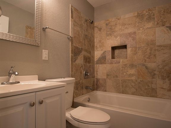 5th image of 111 Berkley Dr