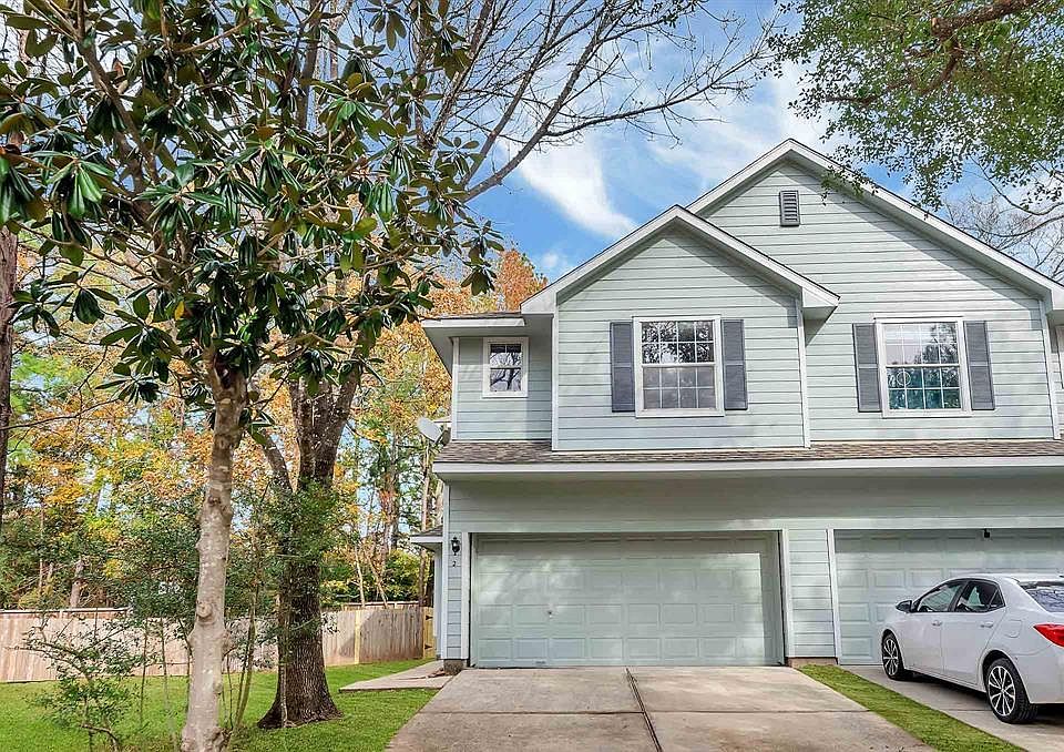 Fresh paint and roof provided by the HOA