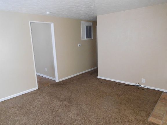 3rd image of 823 Amhurst Ave