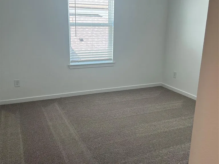 22111 Strathfield Cir — Photo 12
