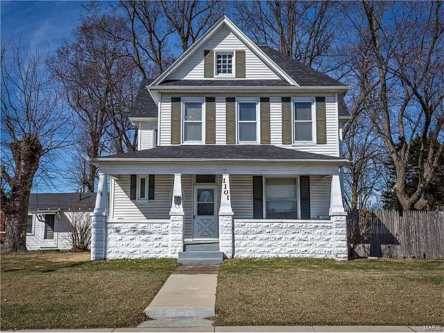 1101 Vandalia St photo 1