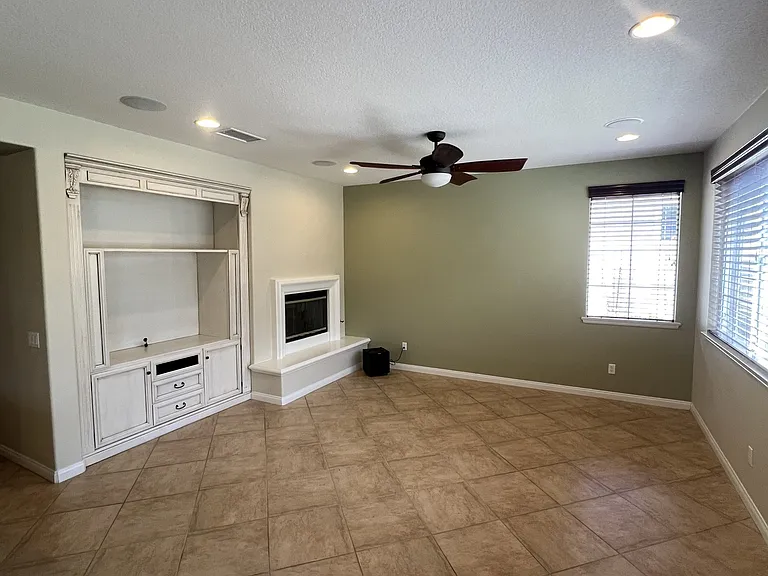 42251 Harwick Ln — Photo 11